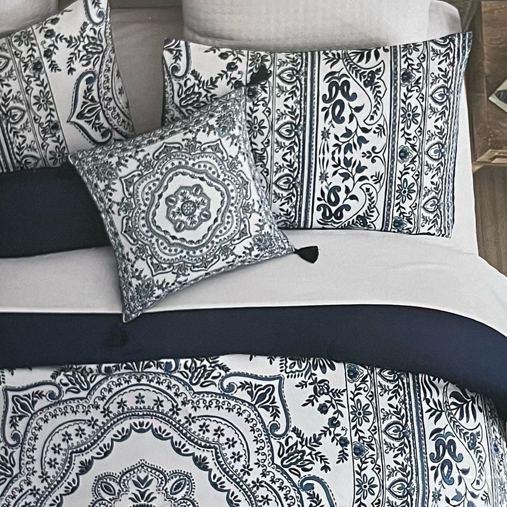 Studio LUXE | 4-Pc Twin Comforter Set Boho Blue & White